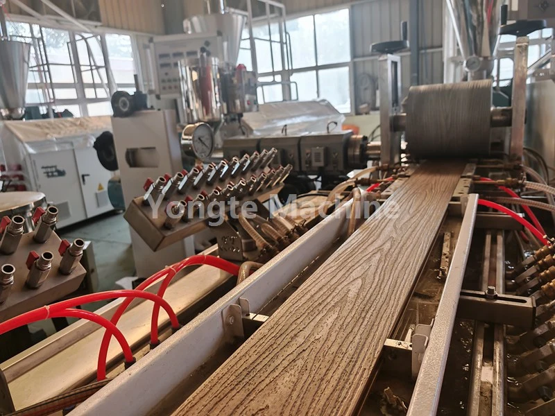 WPC ப்ரொஃபைல் எக்ஸ்ட்ரூஷன் லைனை மேம்படுத்துவதில் யோங்டே வாடிக்கையாளருக்கு உதவியது, இதன் விளைவாக வெளியீட்டு செயல்திறன் 40% அதிகரிக்கிறது