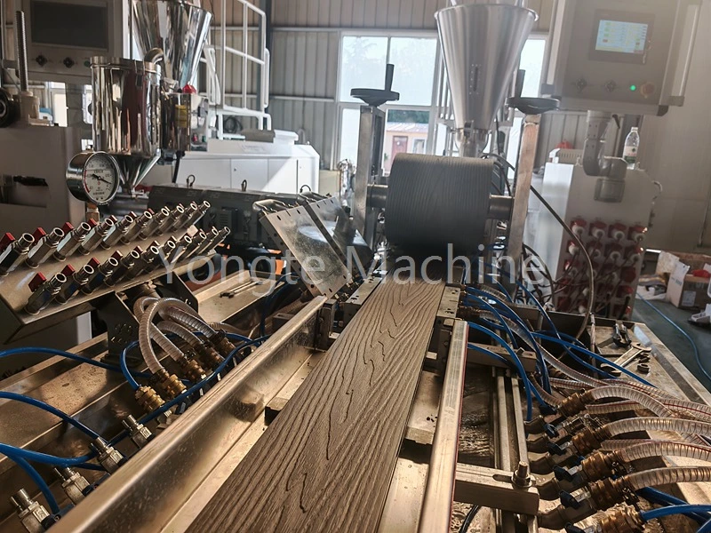 இயந்திரம் பிளாஸ்டிக் கழிவுகளை WPC சுயவிவரமாக மாற்றவும்