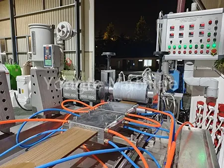 WPC வேலி செய்யும் இயந்திரம்